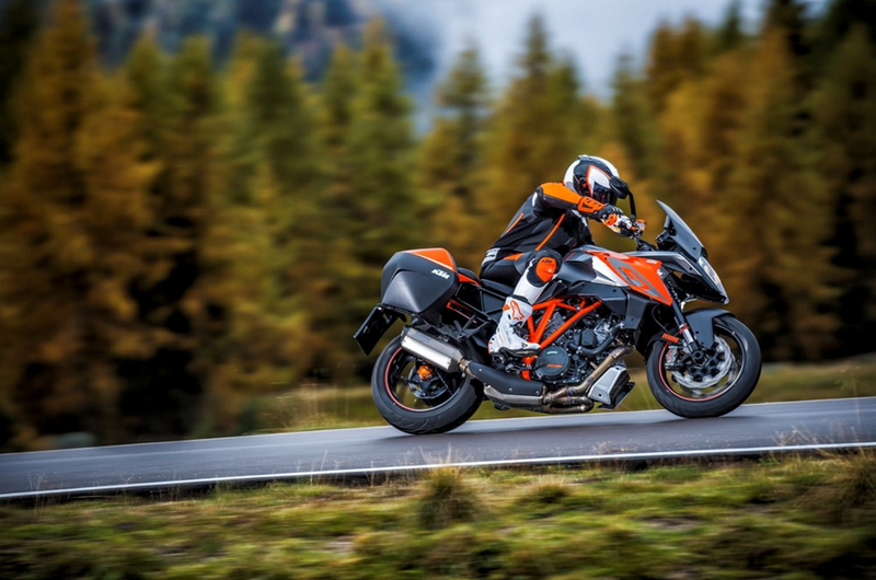 Illustration for article titled 2016 KTM 1290 Super Duke GT: Sport Touring That Requires Race Leathers